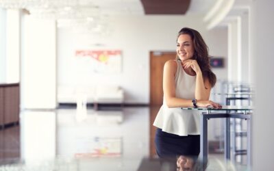 Eleganza quotidiana: outfit da ufficio e casual per donne e uomini attenti allo stile